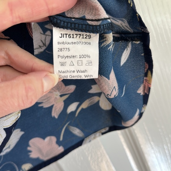 SHEIN Navy Floral Top - Picture 7 of 7